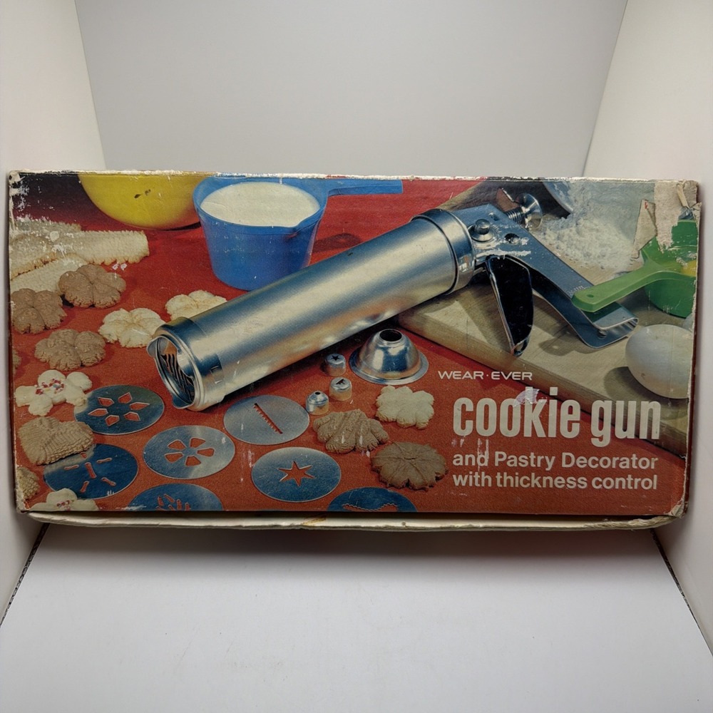 Vintage Wear-Ever Aluminum Cookie Gun Pastry Decorator 9 Discs 3 Tips Boxed